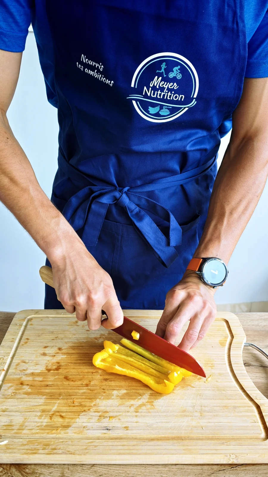 Découpe d'un poivron jaune — cuisine maison Meyer Nutrition