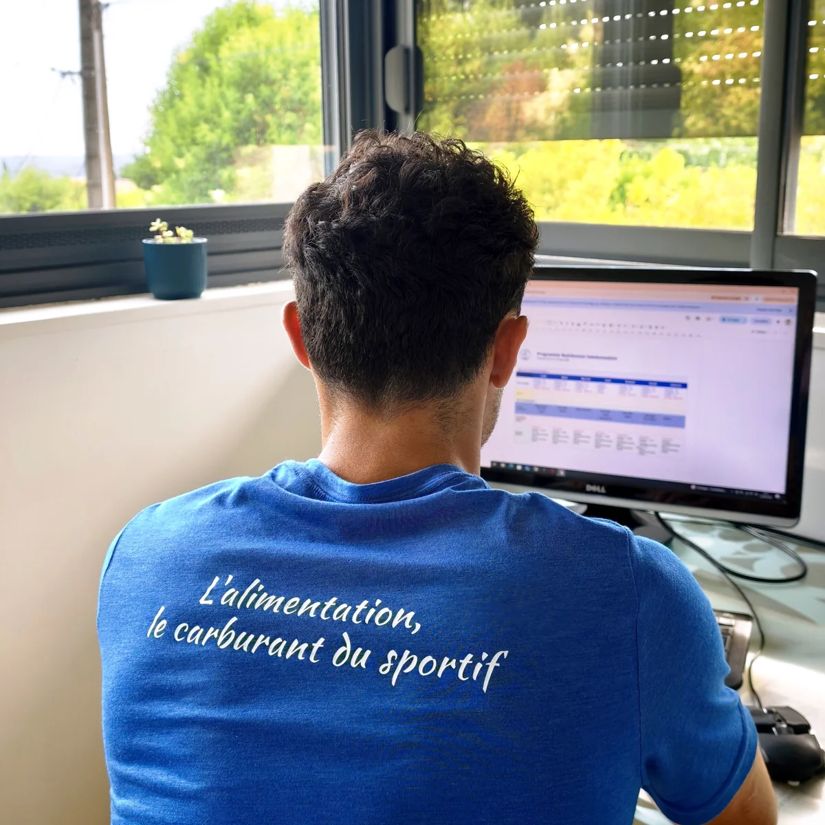 Robin Meyer élabore un programme nutritionnel personnalisé — t-shirt « L'alimentation, le carburant du sportif »