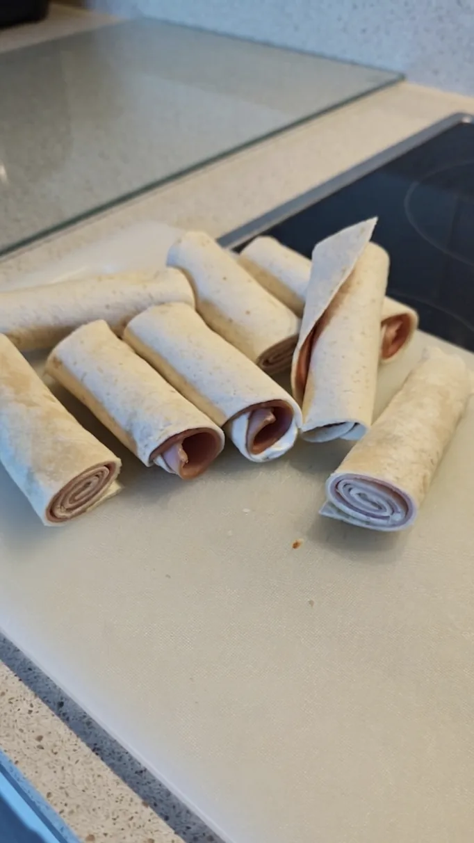 Wraps jambon-fromage préparés pour un stage sportif
