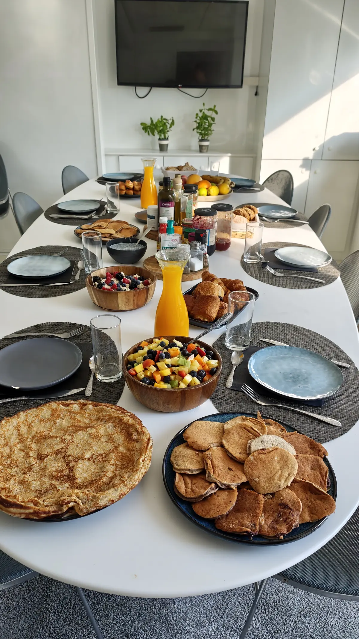 Petit déjeuner préparé pour les coureurs du Team TotalEnergies